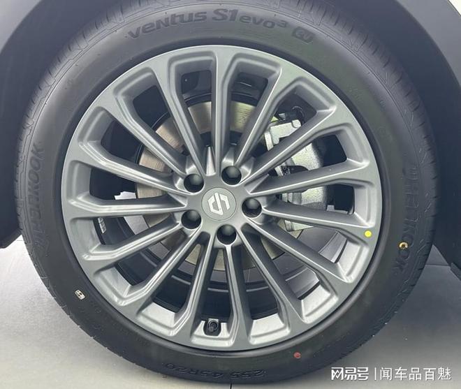 米乐M6：再成“价格屠夫”！2024款零跑C11登场标配8295芯片1488万起