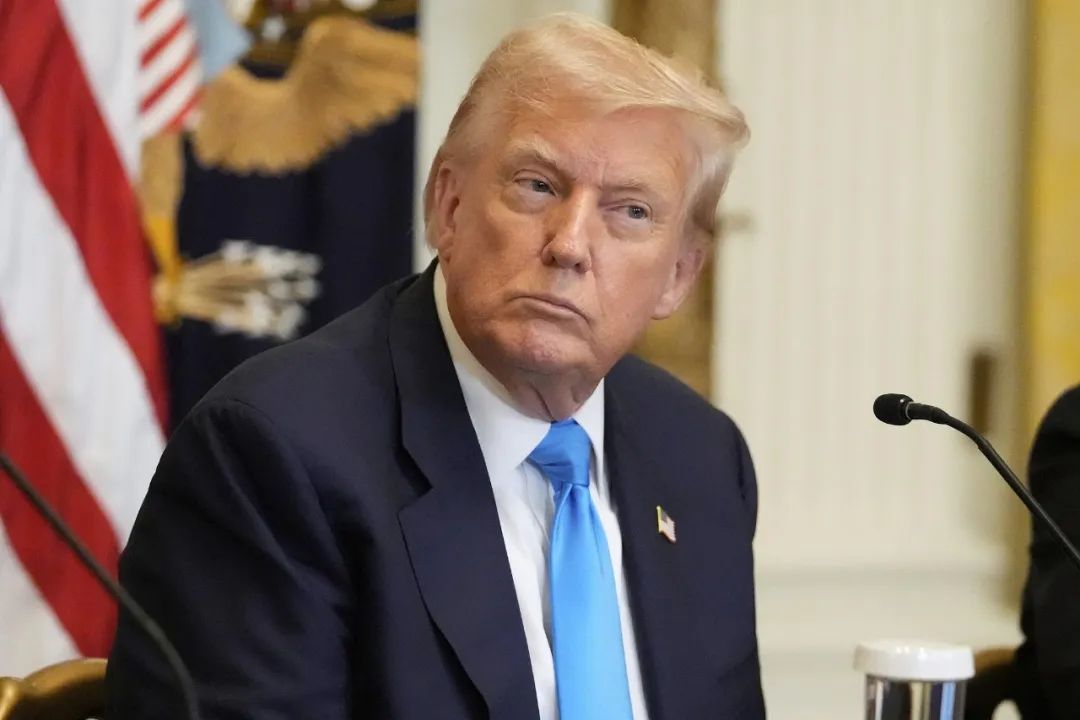 千亿芯片巨头成美国“国企”特朗普：一下赚了百亿美元！美政府大举收购企业还要组建“国家队”“美国版混改”前景如何？