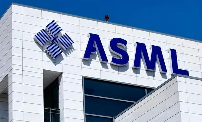让中国造不出芯片？荷兰下狠手禁售光刻设备这是要逼死ASML(图2)
