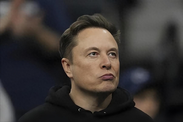 马斯克的预言成真！全球争抢的不是芯片是中国20万一台的变压器