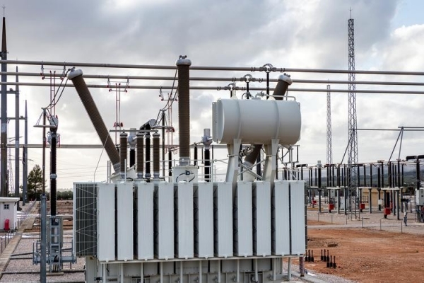 马斯克的预言成真！全球争抢的不是芯片是中国20万一台的变压器(图4)